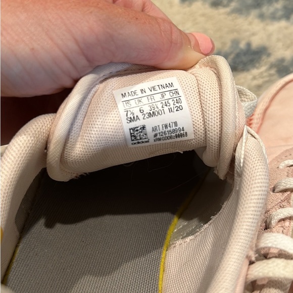 Women’s ADIDAS Sneaker - Picture 4 of 6